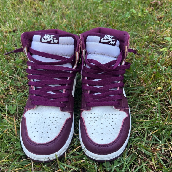 Air Jordan 'Bordeaux' 1 Retro High OG - Picture 3 of 5